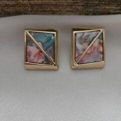 Şık Altın Çerçeveli Mavi Desenli Takı Küpe - Modern Tasarım ve Zarif Detaylar