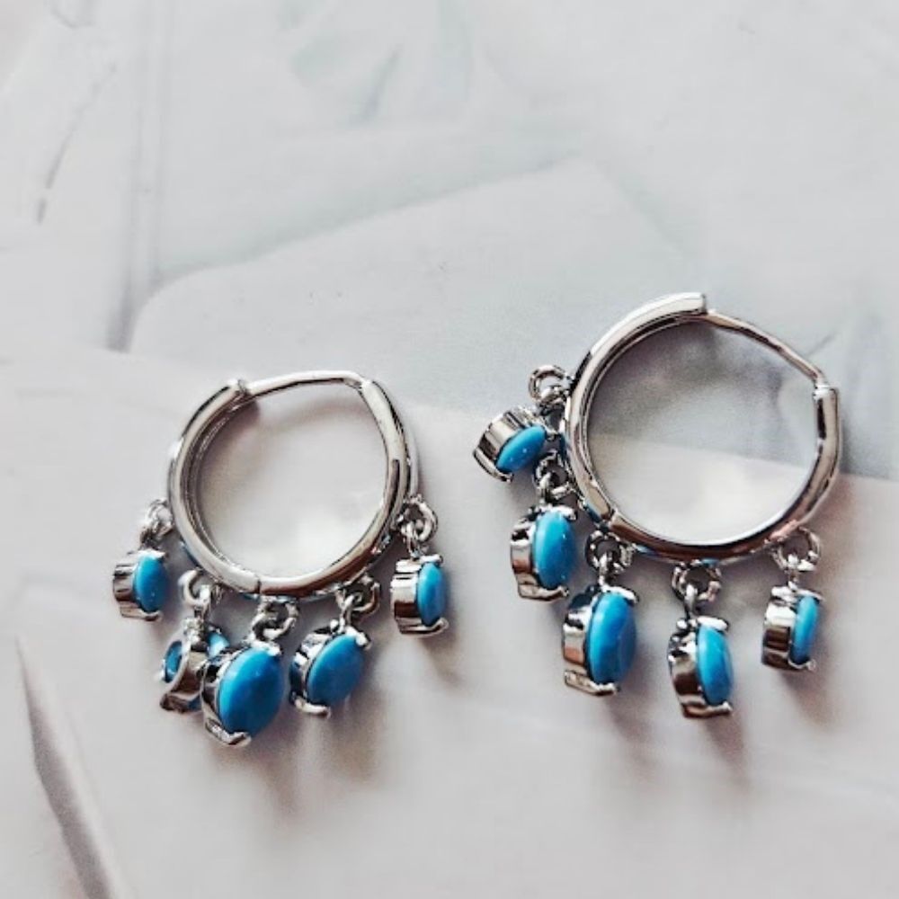 Turkuaz Taşlı Sallantılı Gümüş - Gold Renk Halka Küpe – Zarif ve Şık Tasarım