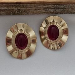 Altın Kaplama Oval Küpe – Kırmızı Taşlı Vintage Tasarım