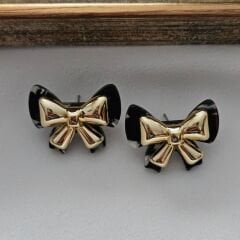 Siyah Fiyonk Küpe – Altın Detaylı Zarif ve Modern Tasarım