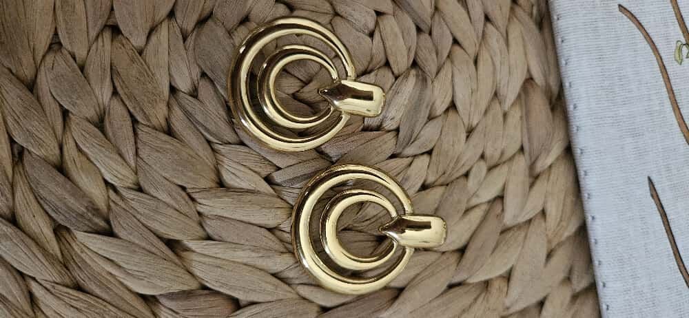 Halkalı Tasarım Çelik Küpe – Modern & Şık