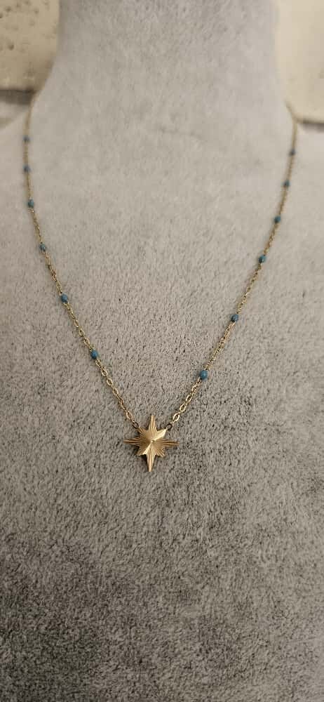 Yıldız Detaylı Mavi Boncuklu Çelik Kolye – Modern ve Zarif Tasarım