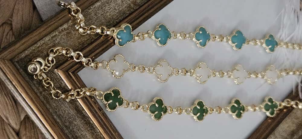 VIP Dört Yapraklı Yonca Detaylı Pirinç Üzeri Altın Kaplama Bileklik