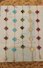 Çelik Yonca Figürlü Zarif Kadın Bileklik – Renkli Modern Tasarım