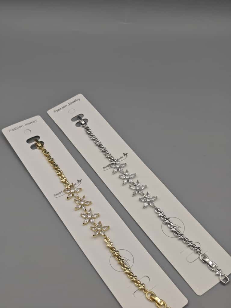 Çelik Çiçek Desenli Bileklik – Altın ve Gümüş Renk Seçenekleri