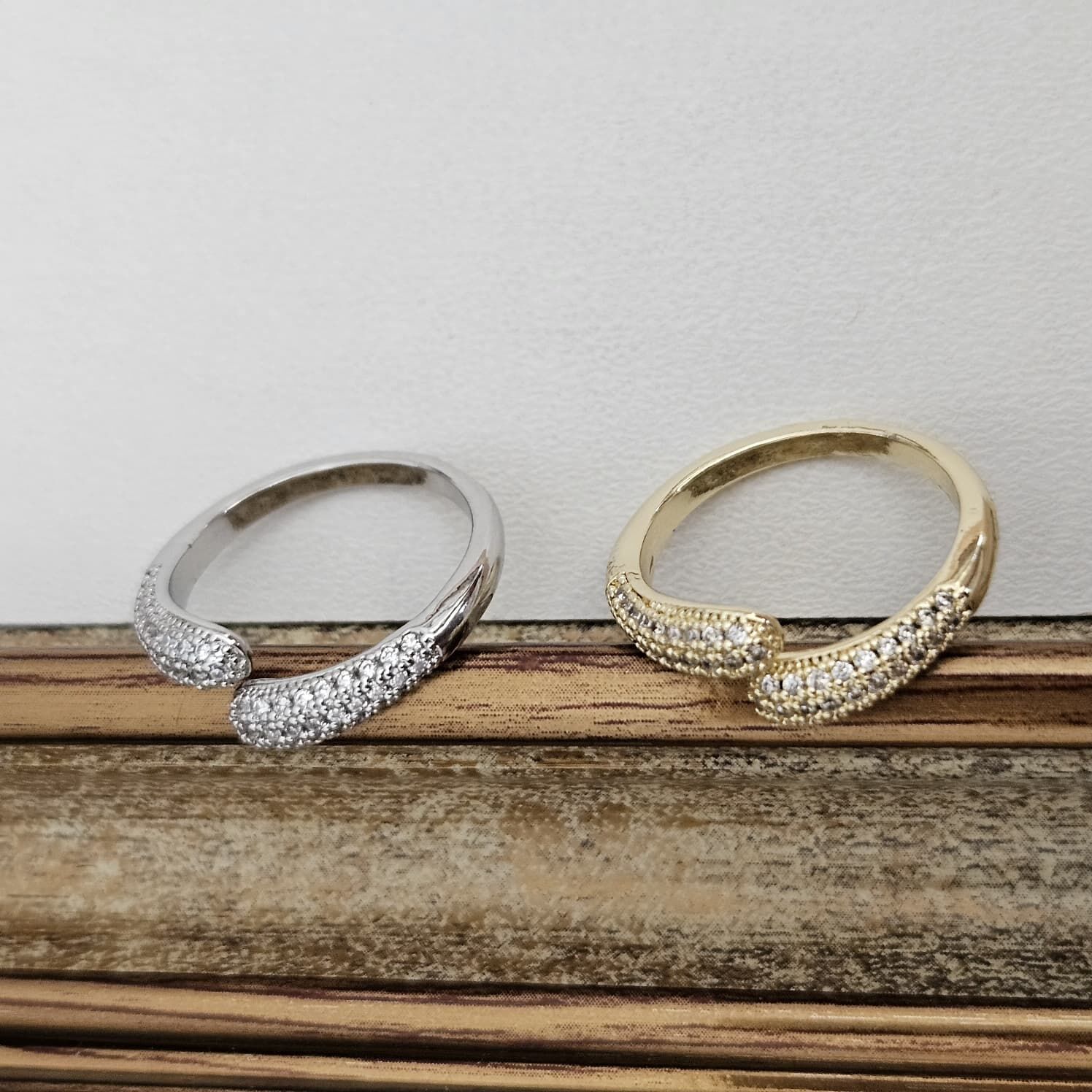 Pirinç Üzeri Altın Kaplama Yüzük – Şık, Zarif ve Dayanıklı Kadın Takı Modası İçin Özel Tasarım