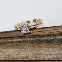 Pirinç Üzeri Altın Kaplama Taşlı Yüzük – Zarif Zincir Detaylı Ayarlanabilir Kadın Takı