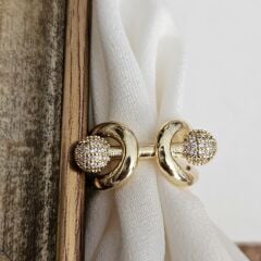 Pirinç Üzeri Altın Kaplama Taşlı Yüzük – İkili Küre Detaylı Modern ve Zarif Kadın Takı