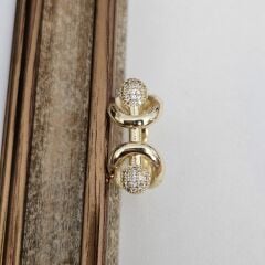 Pirinç Üzeri Altın Kaplama Taşlı Yüzük – İkili Küre Detaylı Modern ve Zarif Kadın Takı