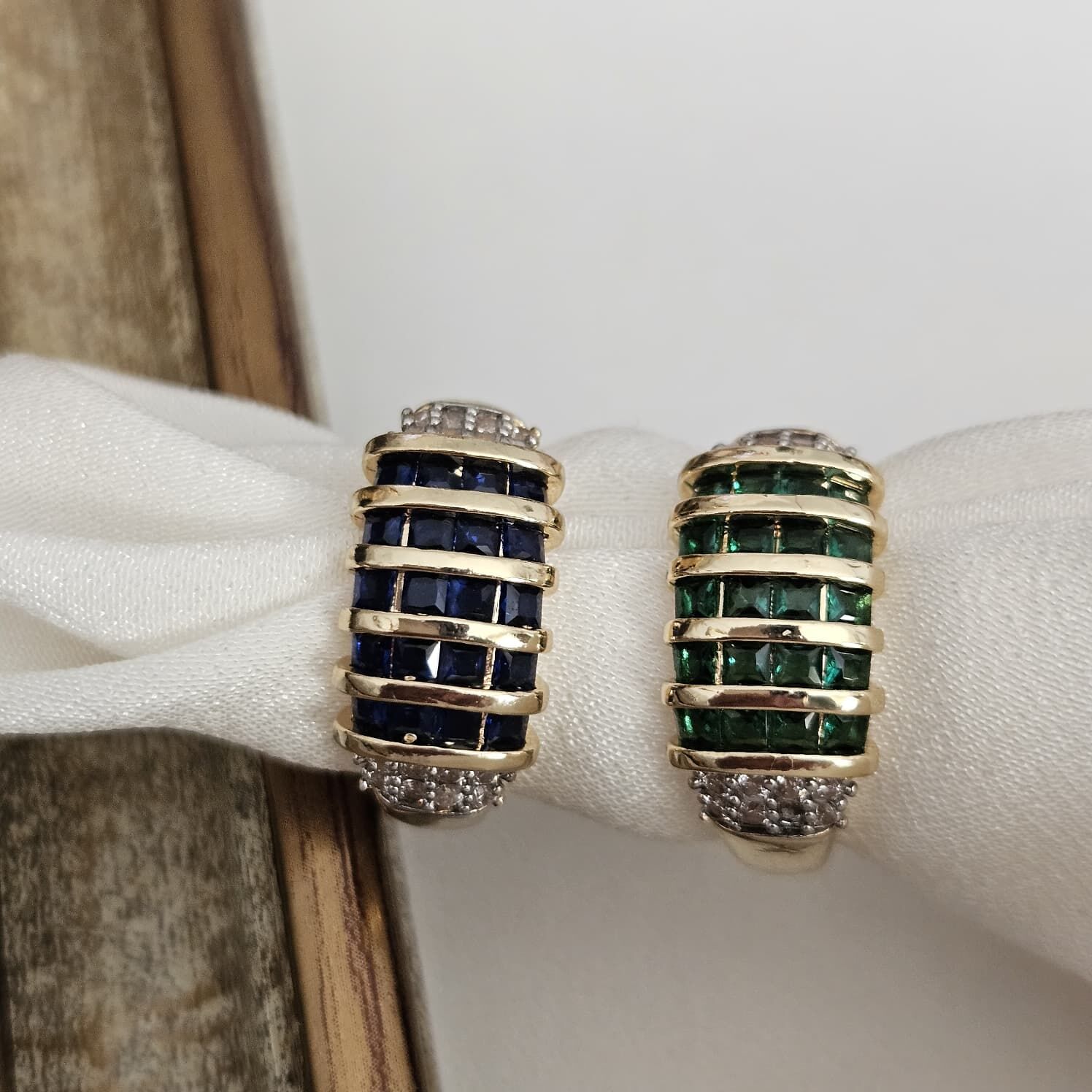 Pirinç Üzeri Altın Kaplama Taşlı Yüzük – Mavi ve Yeşil Taş Seçenekli Zarif Kadın Takı