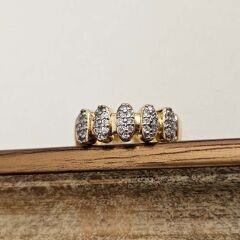 Pirinç Üzeri Altın Kaplama Taşlı Yüzük – Sıralı Oval Detaylı Zarif Kadın Takı