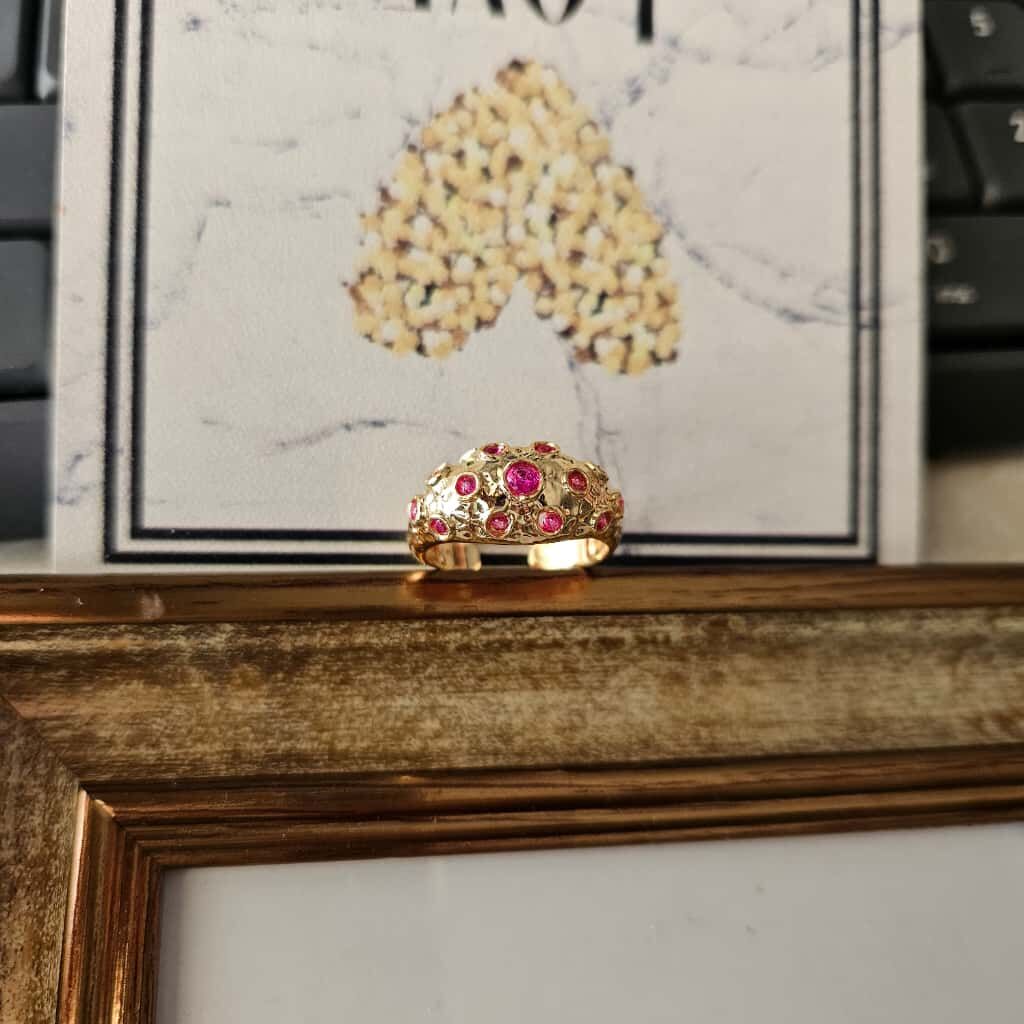 El İşçiliği Vintage Tasarım Pirinç Üzeri Altın Kaplama Yüzük – Kırmızı Taşlı Özel Kadın Takı