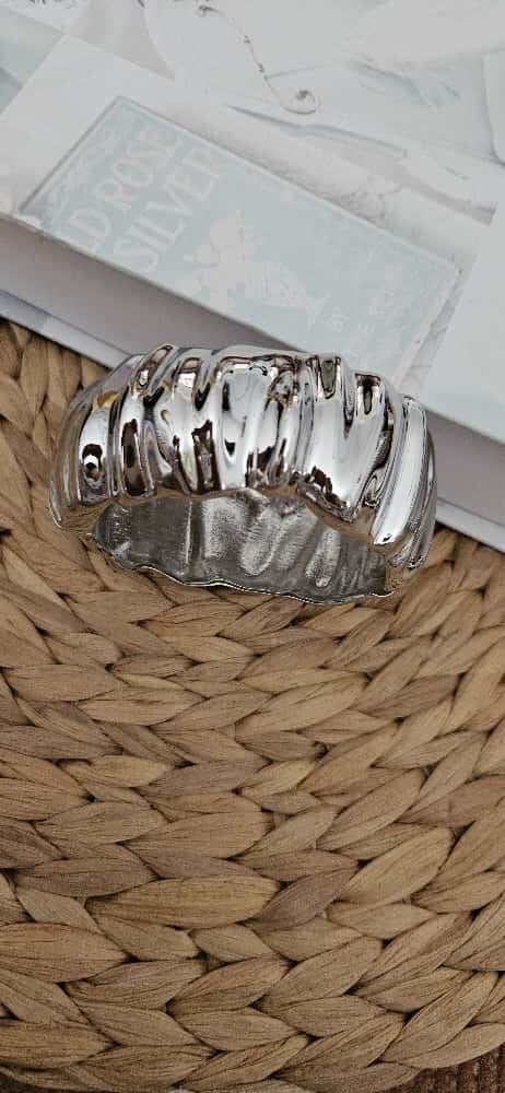 VIP Kalite Erimiş Metal Dokulu Kalın Kelepçe Bileklik, Modern ve Heykelsi Tasarım, Kadın Takı Modeli