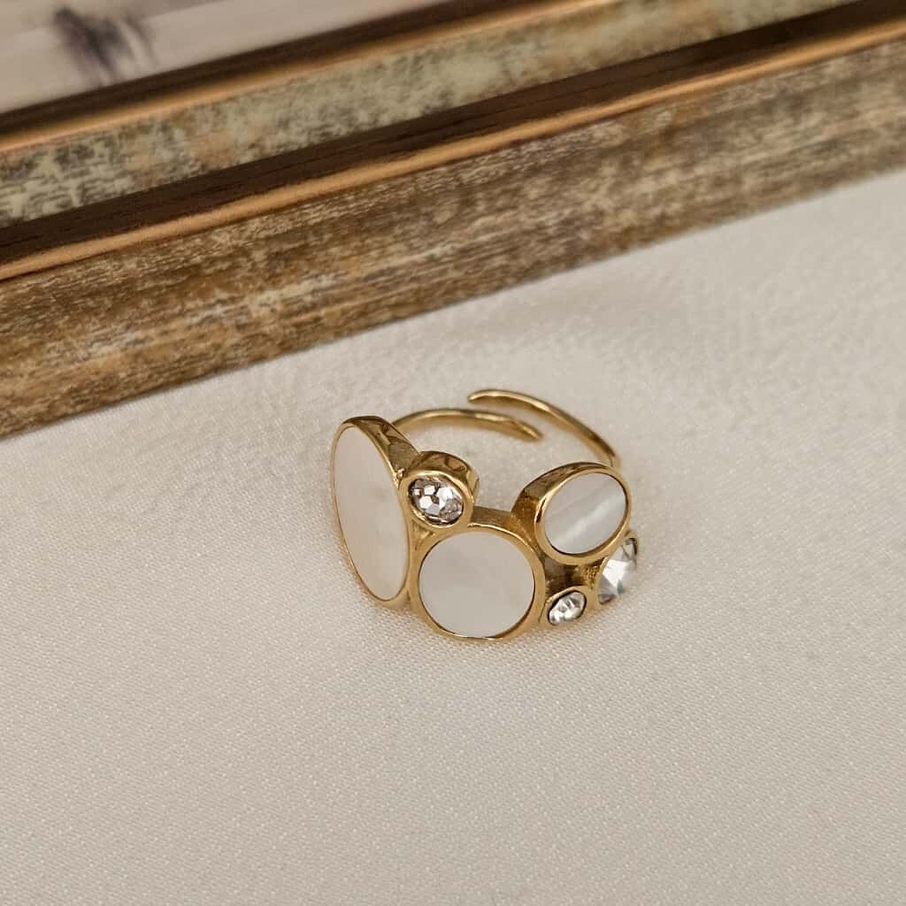 Çelik Mine Taşlı Yüzük – Zarif Tasarım, Paslanmaz, Dayanıklı ve Şık Kadın Yüzük Modelleri