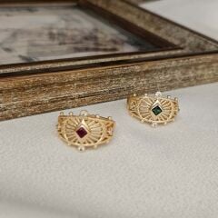 Özel Tasarım Altın Kaplama Yüzük – Zirkon Taşlı Kırmızı ve Yeşil Detaylı Zarif Model