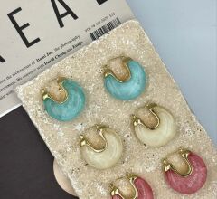 Pirinç Üzeri Altın Kaplama Küpe – Turkuaz, Krem ve Pembe Halkalı Modern Tasarım