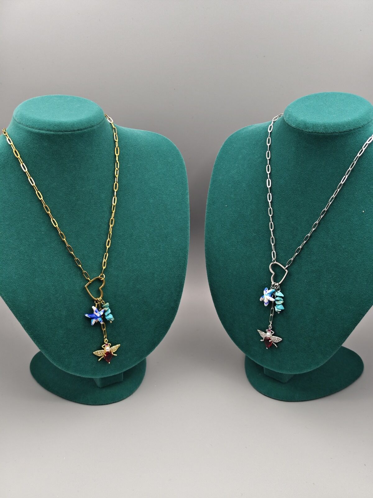 Çelik Zara Kolye – Arı ve Renkli Taş Charm Detaylı, Gold ve Gümüş