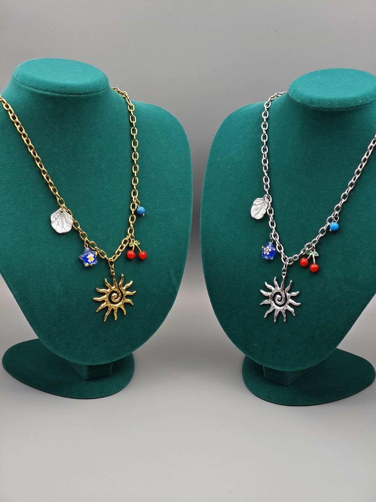 Çelik Zara Kolye – Güneş ve Renkli Charm Detaylı, Gold ve Gümüş