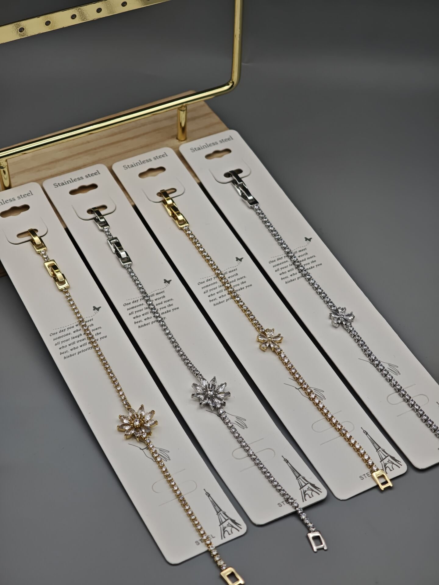 Kalp Detaylı Çelik Bileklik Koleksiyonu – Altın ve Gümüş Renk Zarif Modeller, Şık Kadın Takı, Hediyelik Aksesuar