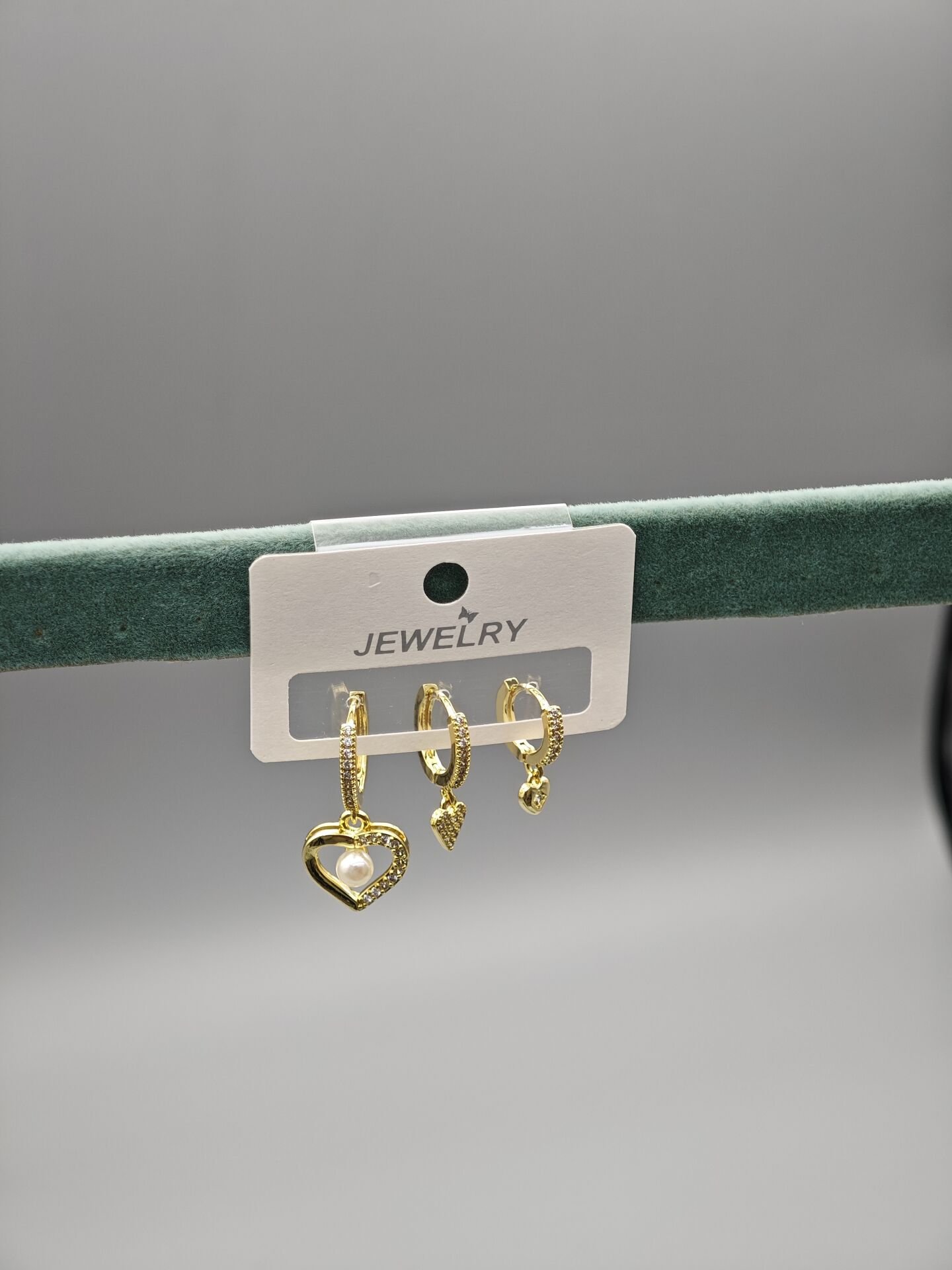 Üçlü Çelik Küpe Seti – Modern Tasarım, Şık ve Dayanıklı Kadın Takı, Günlük ve Özel Gün Kullanımı İçin