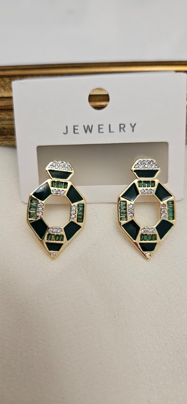 VIP Altın Kaplama Özel Tasarım Küpe – Modern ve Zarif Şıklık